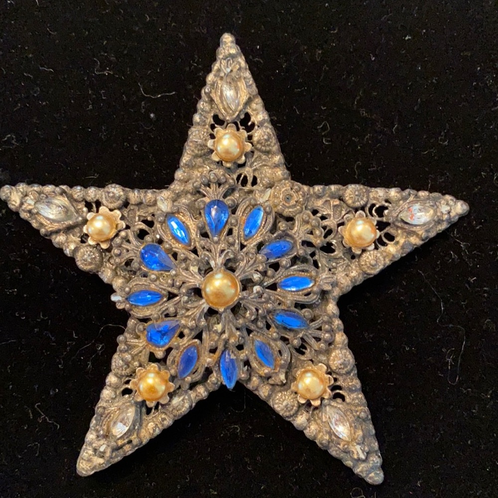 “Thief of Bagdad” star brooch